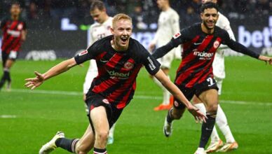 Eintracht Frankfurt vs Augsburg 21:30 07/12 VĐQG Đức