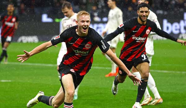 Eintracht Frankfurt vs Augsburg 21:30 07/12 VĐQG Đức