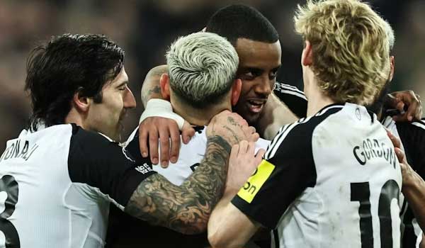 Newcastle United vs Fulham 22:00 01/02 Ngoại Hạng Anh